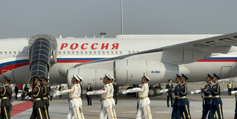 5架俄军机提前落地首都机场，普京压轴出场，还与中方有一场密谈
