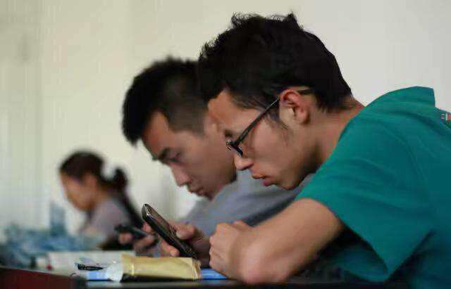 中学禁手机新闻中国十大新闻事件-第1张图片-太平洋在线下载